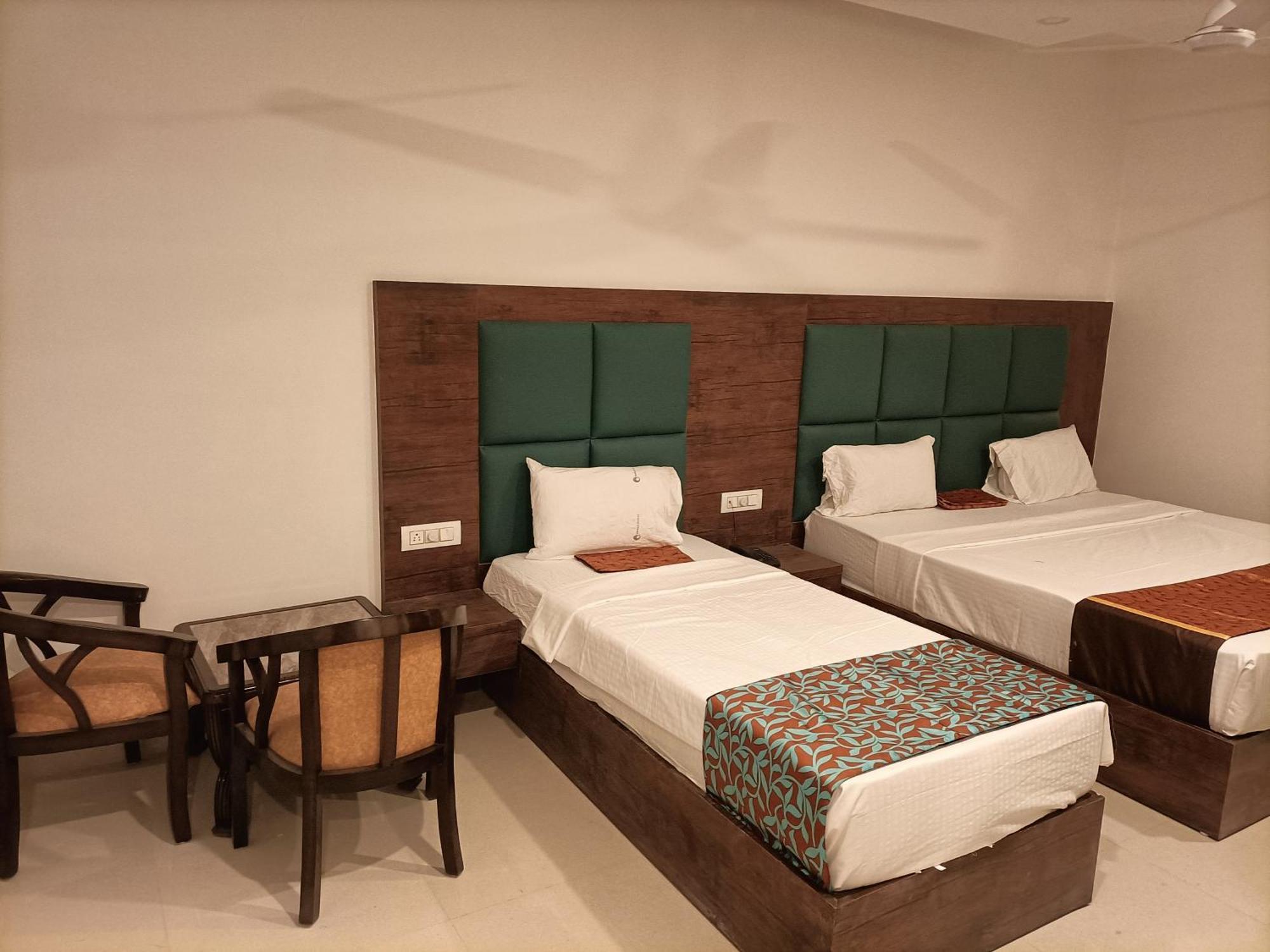 Prime Plaza Near Delhi Airport Hotel 4*